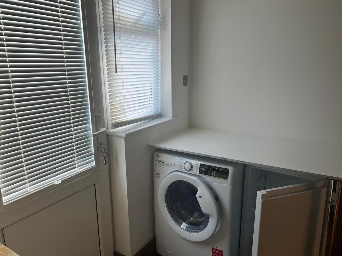 רויסליפ Tj Homes - Luxury Studio Suite With Garden View - Next To Tube Station London מראה חיצוני תמונה