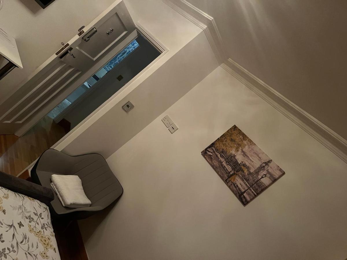 רויסליפ Tj Homes - Luxury Studio Suite With Garden View - Next To Tube Station London מראה חיצוני תמונה